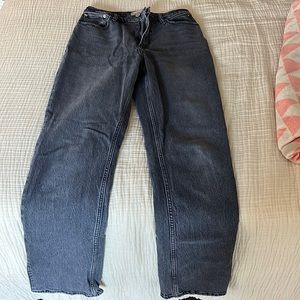 Black washed curvy jeans